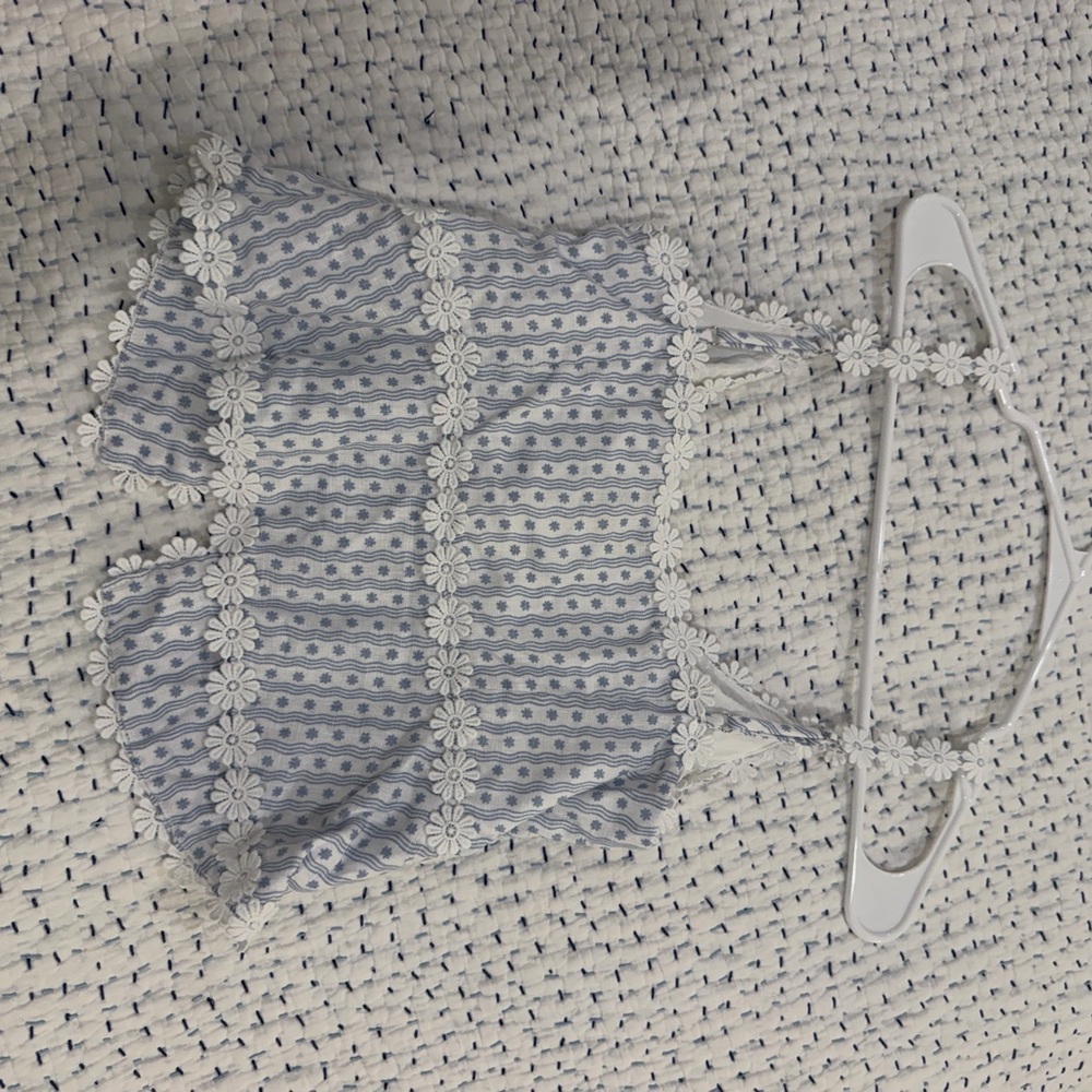Reformation Minna Top , Light Blue Daisy-Trim Linen Camisole - Picture 3 of 4